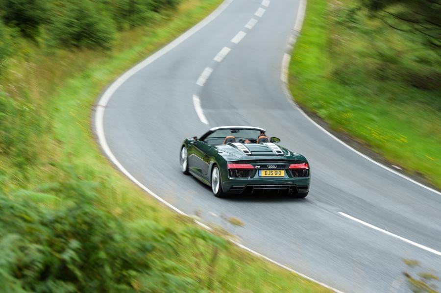  Audi R8 Spyder V10 Plus 2017 года  (UK) (фото 16 из 40)